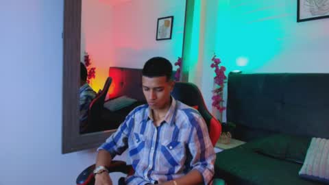 alan_colthon online show from May 2, 3:09 am