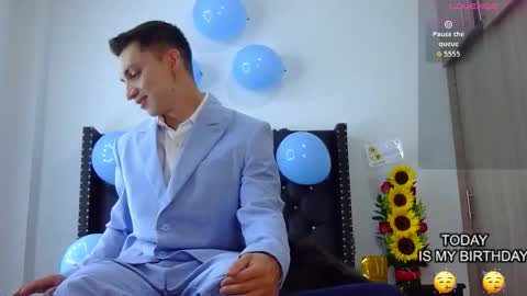 Snapshot of alejandro_g23 chatting on October 16, 11:24 pm Alejo online show from October 16, 11:24 pm
