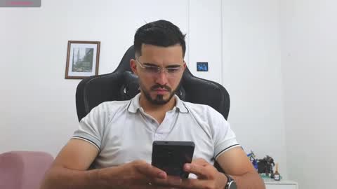 alejandroo_7 online show from November 6, 8:12 pm