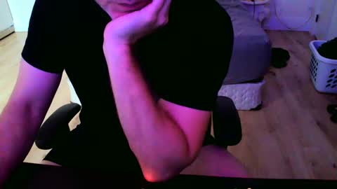 Snapshot of alex42696969 chatting on September 13, 5:19 am alex42696969 online show from September 13, 5:19 am