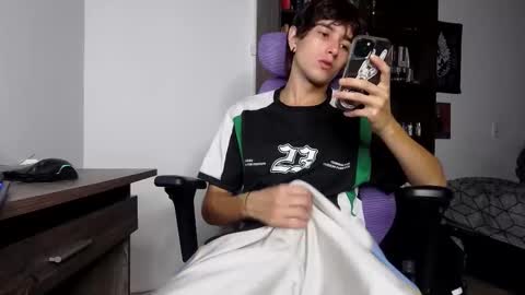 alex_connorr online show from November 10, 4:06 am