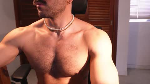 Snapshot of alexdimartino chatting on December 6, 5:22 pm Alex Dimartino online show from December 6, 5:22 pm