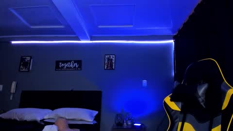 alexgiraldo__ online show from October 7, 11:25 am