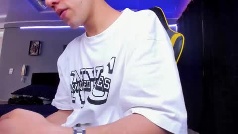 alexgiraldo__ online show from November 18, 1:04 pm