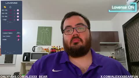 Snapshot of alexxxbear chatting on March 6, 5:33 pm alexxxbear online show from March 6, 5:33 pm