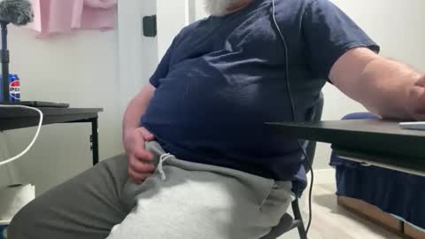 Allergictolove online show from April 6, 11:16 pm