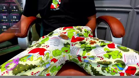 Snapshot of allessandrosantos chatting on December 25, 12:37 pm                                 Help me reach 100 likes online show from December 25, 12:37 pm