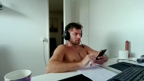 alphah_hunk online show from April 14, 12:16 pm