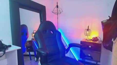 andreew_style_ online show from March 23, 7:09 pm