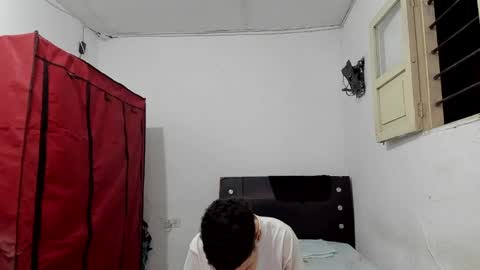 andrew_2811 online show from April 15, 12:43 am