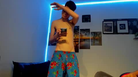 Snapshot of andrew_2811 chatting on October 17, 6:06 am andrew_2811 online show from October 17, 6:06 am