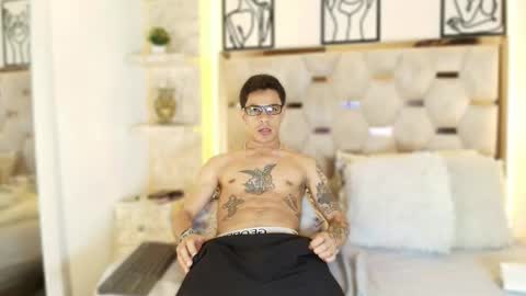 andrew_haalls online show from November 26, 11:41 pm