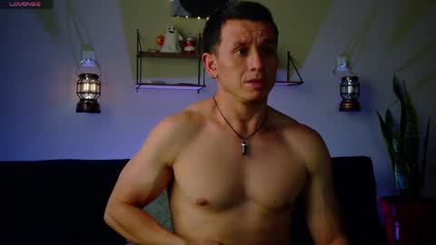 andrewfalcon_ online show from May 28, 8:29 pm