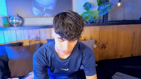 AndreWortix online show from April 8, 7:55 pm