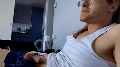 Snapshot of andrewwhitby chatting on September 25, 12:26 pm andrewwhitby online show from September 25, 12:26 pm