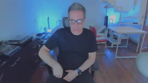 Snapshot of andy0pandi chatting on October 30, 7:26 pm Andrew online show from October 30, 7:26 pm