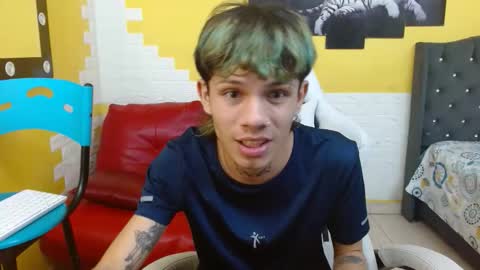 andy_dan1 online show from March 17, 7:49 pm