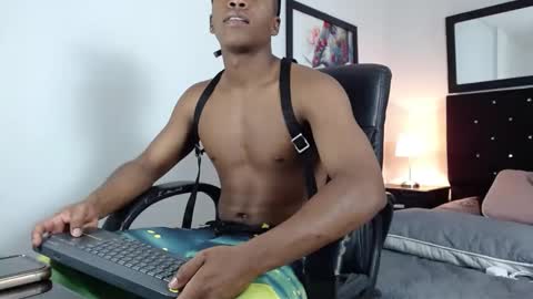 andy_smith333 online show from March 6, 8:37 pm