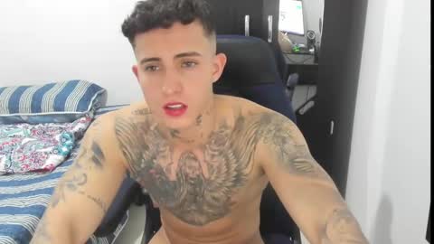 Snapshot of angel_boy01 chatting on December 19, 4:13 am angel_boy01 online show from December 19, 4:13 am