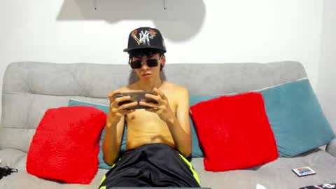 angel_dustt1 online show from June 25, 8:24 pm