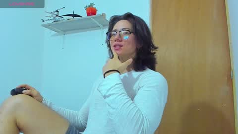 Angel Bennet online show from February 1, 3:19 am