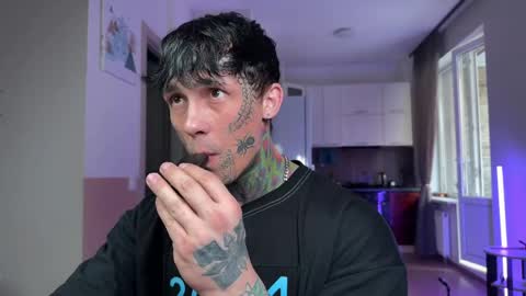 Tom online show from March 31, 3:14 pm