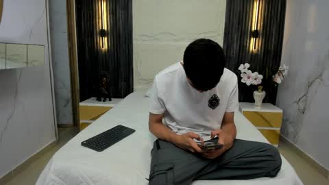   online show from April 9, 2:09 am