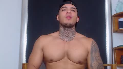 Snapshot of aquiles_elpapi chatting on February 27, 1:28 pm AquilesElpapi online show from February 27, 1:28 pm