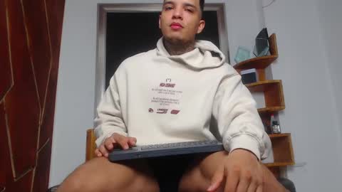 Snapshot of aquiles_elpapi chatting on February 25, 12:55 pm AquilesElpapi online show from February 25, 12:55 pm
