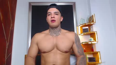 Snapshot of aquiles_elpapi chatting on December 4, 2:04 pm AquilesElpapi online show from December 4, 2:04 pm