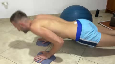 Aquilesmade online show from December 10, 3:44 pm