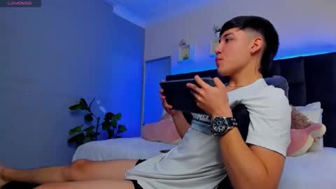 Ares online show from December 5, 3:19 pm