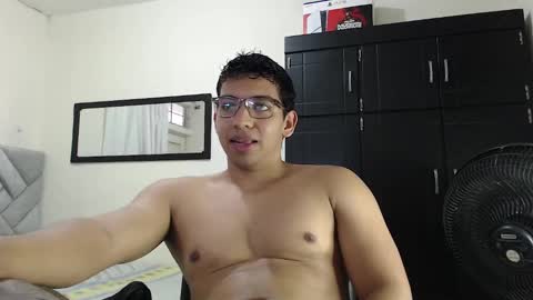 Snapshot of arm578 chatting on December 15, 5:53 pm arm578 online show from December 15, 5:53 pm