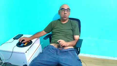 arnelux72 online show from April 19, 5:29 am