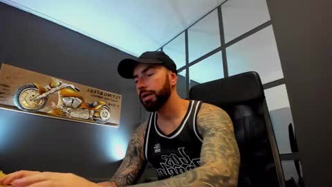 AronGrant online show from December 3, 8:36 am