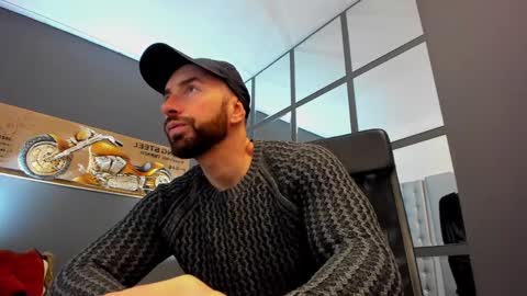 AronGrant online show from December 23, 8:33 am