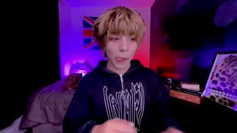 Aaron  online show from June 16, 1:52 am