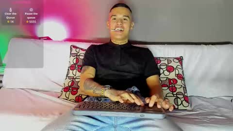 AROON HOT online show from March 1, 1:27 am