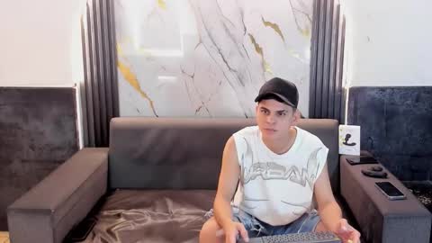 Aroon   online show from April 15, 4:12 am