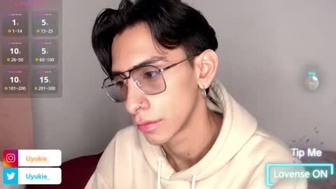 Ash online show from December 21, 11:35 pm