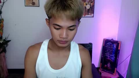 asian_lover05 online show from September 24, 8:07 pm