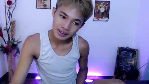 asian_lover05 online show from September 13, 7:15 pm