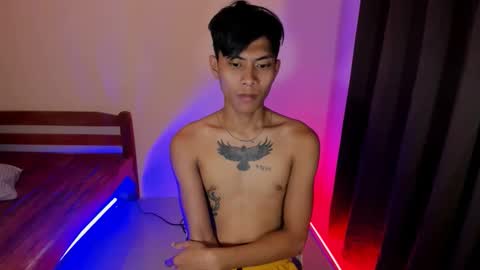 mark online show from April 3, 7:43 pm