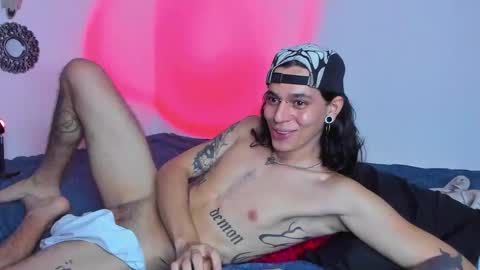 asmodeuszz online show from December 7, 2:42 am