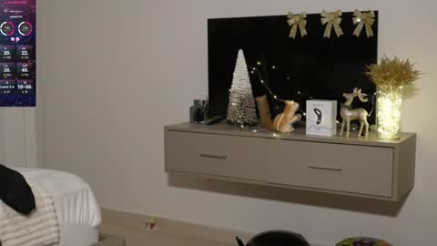 Snapshot of atlantis_is_calling_sos chatting on December 10, 9:22 pm Tony online show from December 10, 9:22 pm