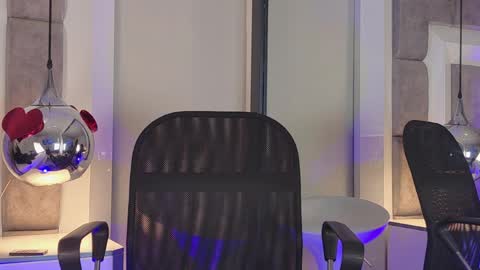 austinreeds online show from April 2, 1:41 pm