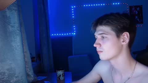 axel_0ne online show from February 9, 5:17 pm