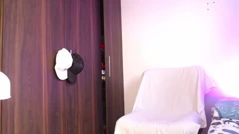 Independiente Model online show from December 22, 7:11 pm