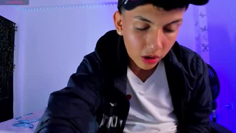 Snapshot of axel_cody_ chatting on October 16, 2:41 am AXEL online show from October 16, 2:41 am
