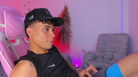 AXEL online show from May 21, 1:26 pm